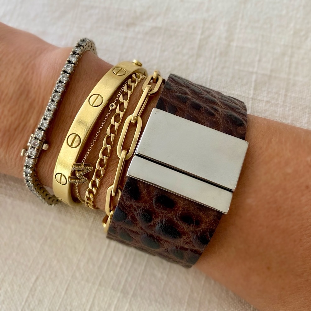 Elegant and Classic 100% brown leather with silver bucle